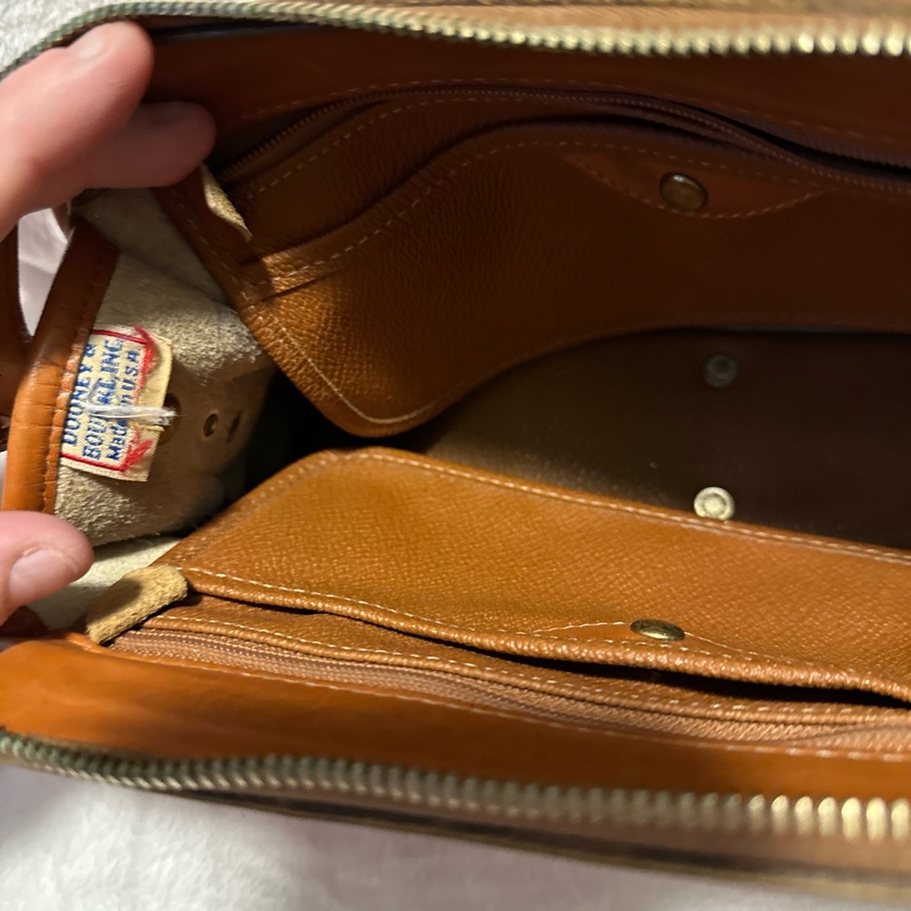 Beautiful Vintage Dooney & Bourke Red and Tan Leather Crossbody with Strap - Picture 7 of 7